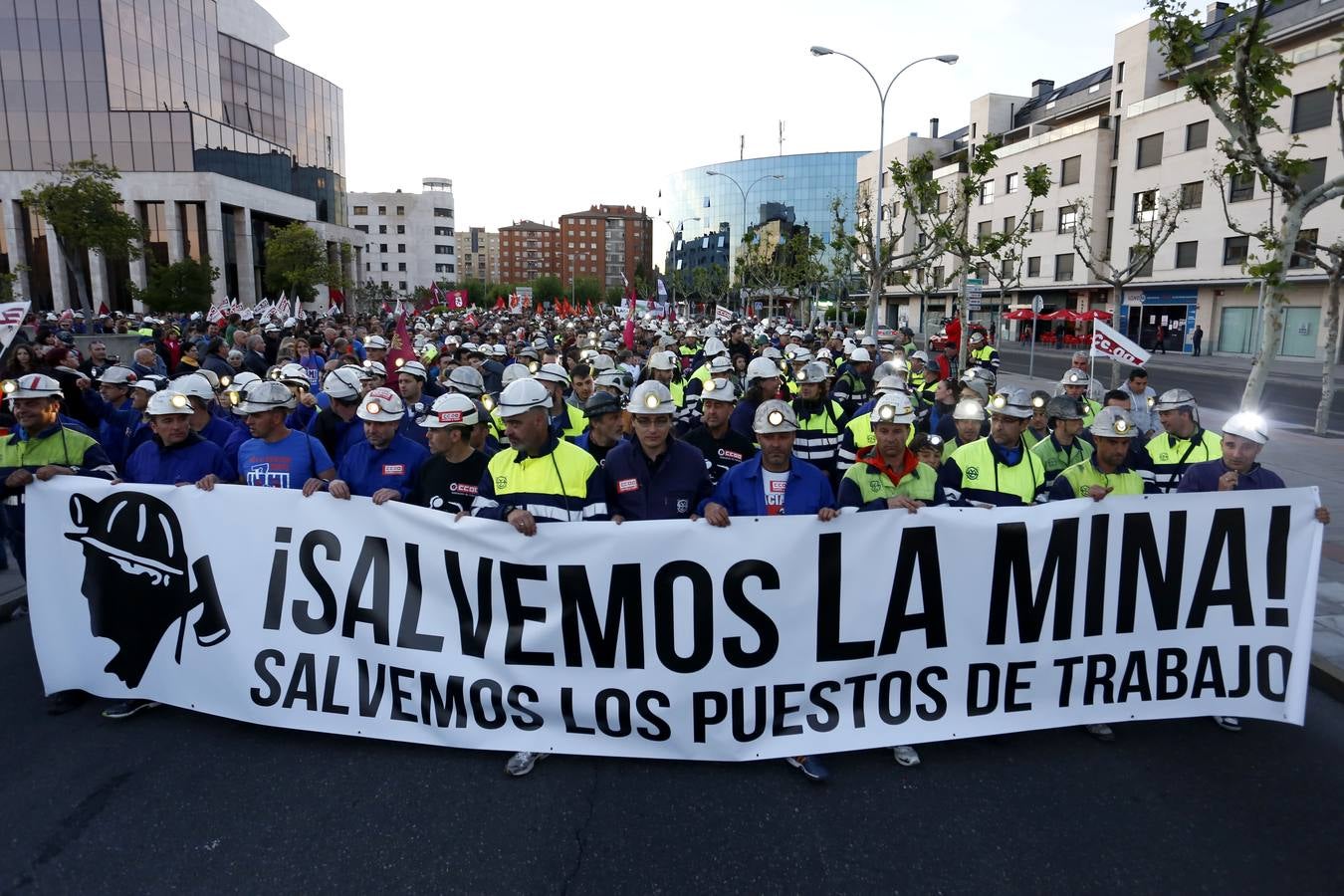 Marcha nocturna de mineros en León para reclamar una solución a la crisis del sector