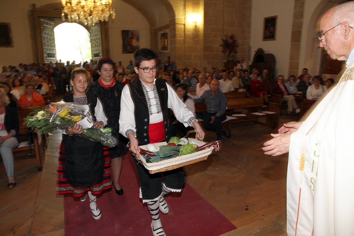 Ofrenda a la Virgen de La Fuencisla en la Fiesta del Día de la Tierra