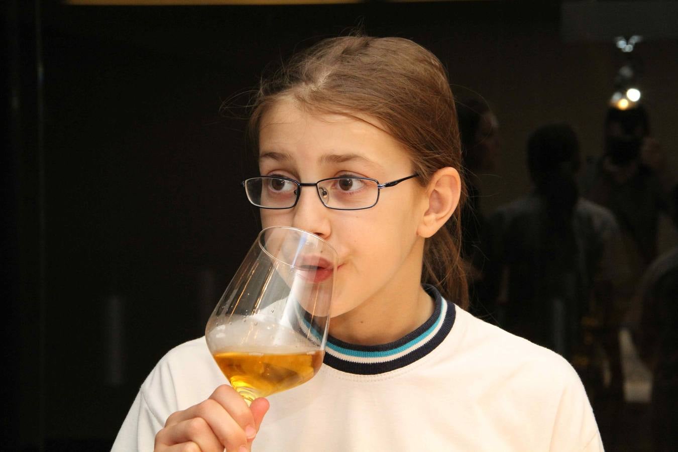 Alumnos de la Inmaculada de Peñafiel participan en un taller de poda en la bodega Cepa 21