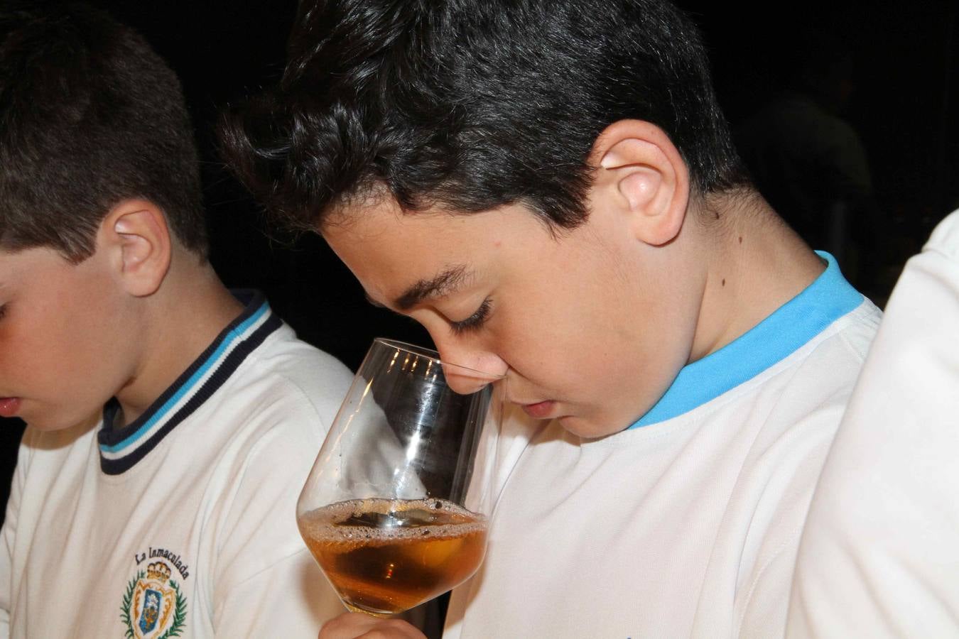 Alumnos de la Inmaculada de Peñafiel participan en un taller de poda en la bodega Cepa 21