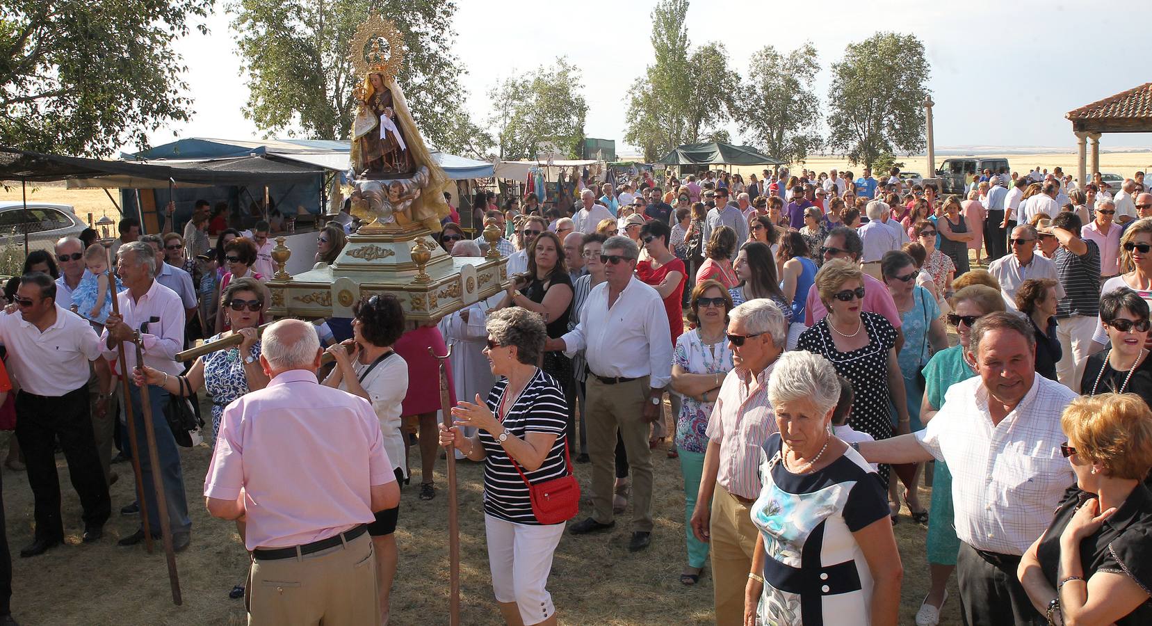 Los vecinos de Abades (Segovia) veneran a la Virgen de los Remedios