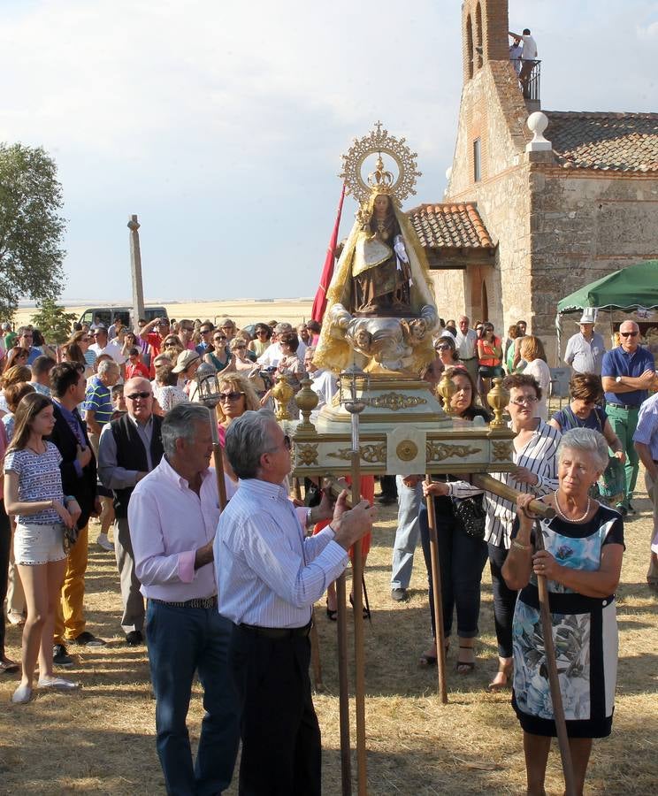Los vecinos de Abades (Segovia) veneran a la Virgen de los Remedios