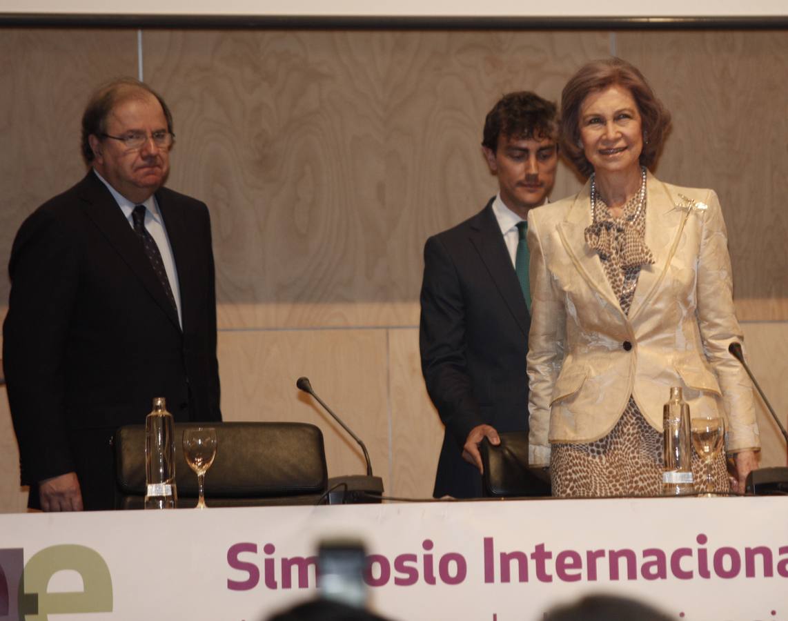 La reina Doña Sofía inaugura en Salamanca el III Simposio Internacional de Alzheimer (1/2)