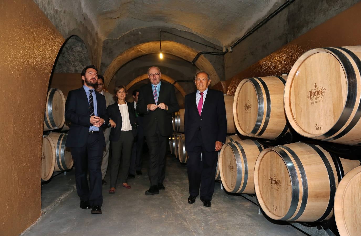 Visita del comisario europeo Phil Hogan a la Bodega de Protos en Peñafiel