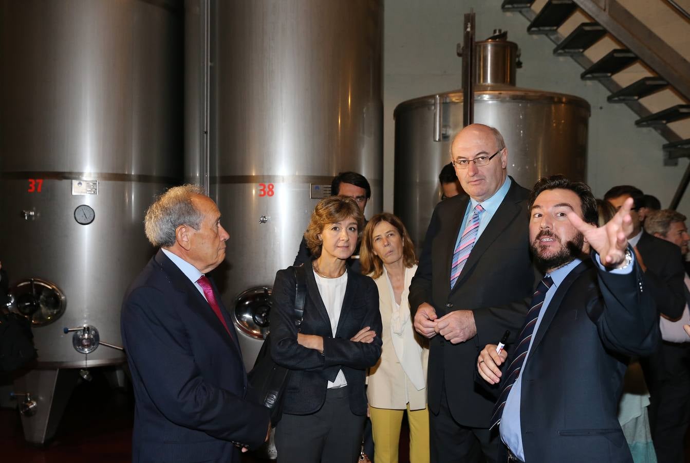 Visita del comisario europeo Phil Hogan a la Bodega de Protos en Peñafiel