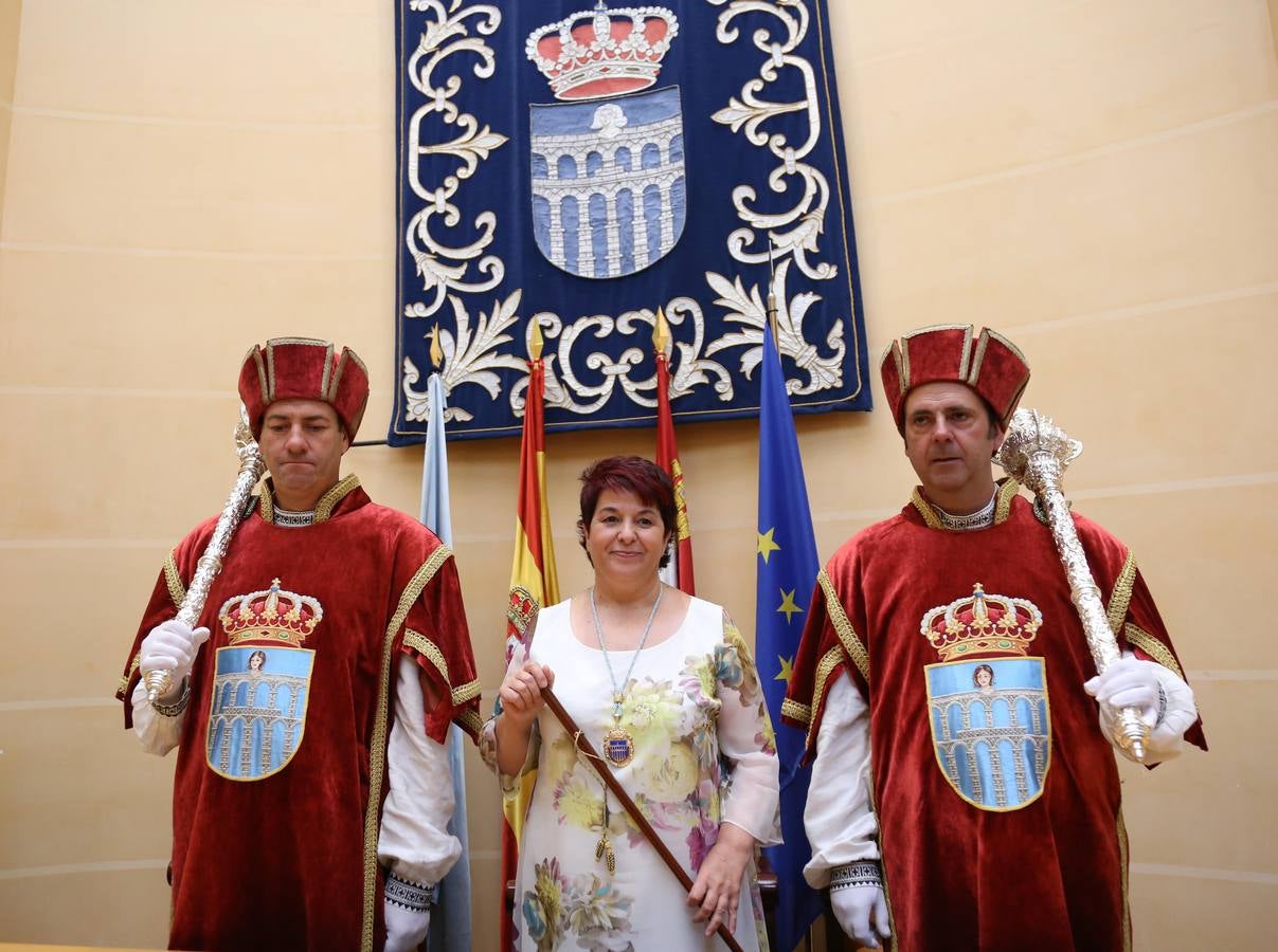 Clara Luquero toma posesión como alcaldesa de Segovia.
