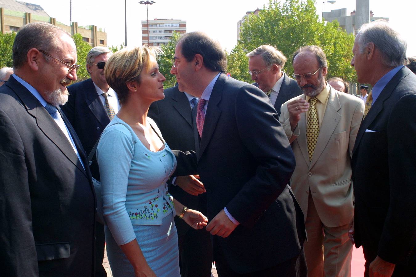 El presidente de la Junta, Juan Vicente Herrera, saluda a la consejera de Medio Ambiente, Silvia Clemente, a su llegada a la Feria de Muestras.