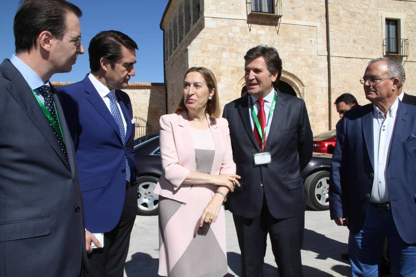 La ministra de Fomento inaugura el II Congreso Regional de la Empresa Familiar en Valbuena de Duero (Valladolid)