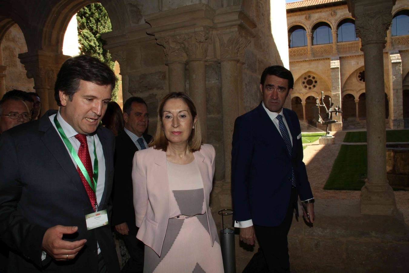 La ministra de Fomento inaugura el II Congreso Regional de la Empresa Familiar en Valbuena de Duero (Valladolid)