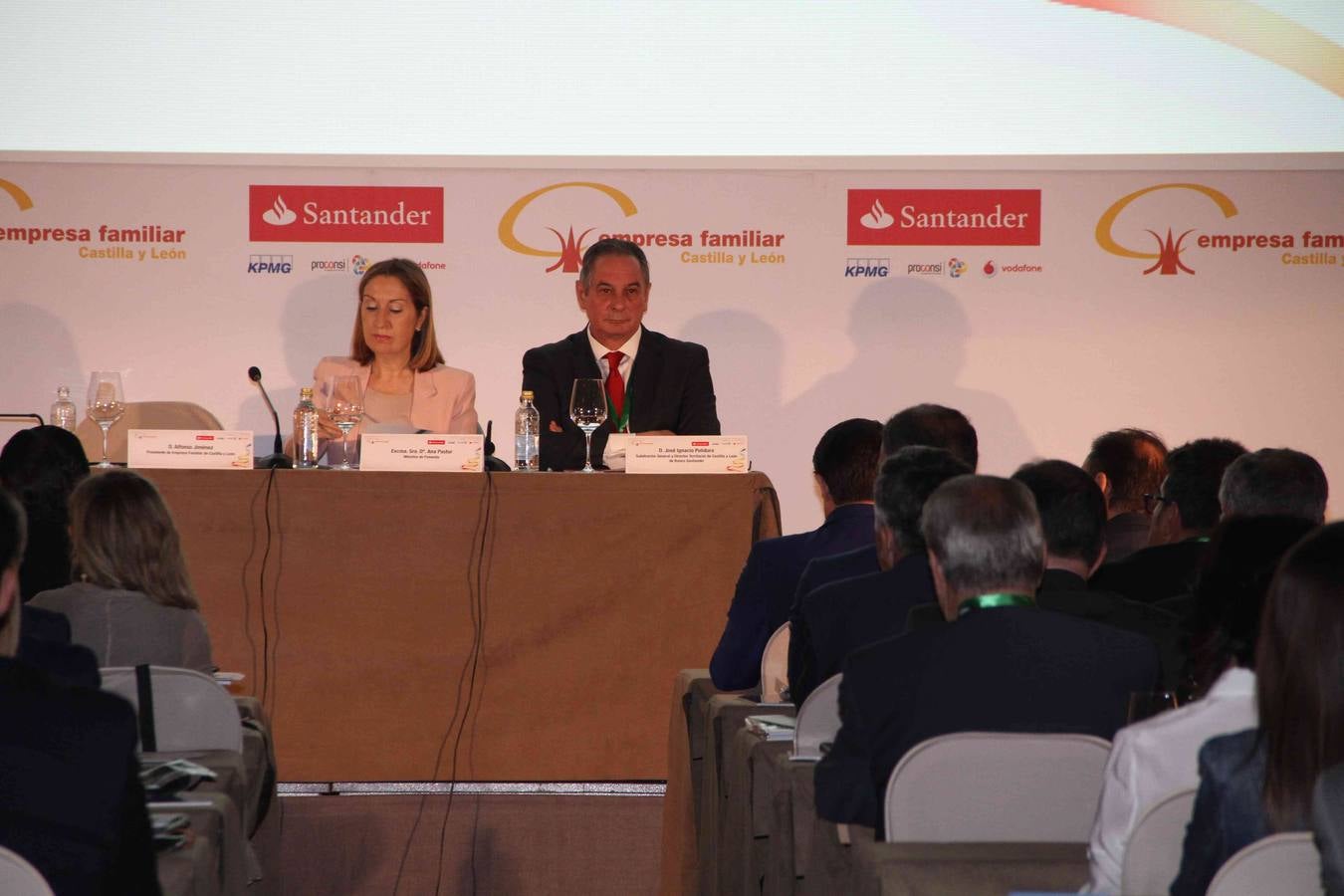 La ministra de Fomento inaugura el II Congreso Regional de la Empresa Familiar en Valbuena de Duero (Valladolid)