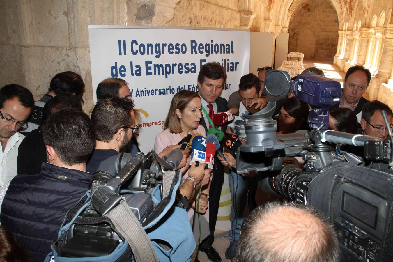 La ministra de Fomento inaugura el II Congreso Regional de la Empresa Familiar en Valbuena de Duero (Valladolid)