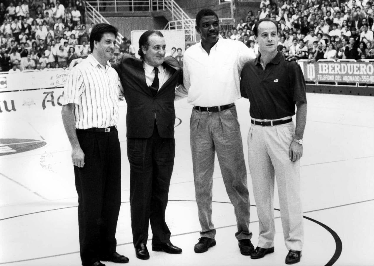 1988. Carmelo Cabrera, Gonzalo Gonzalo, Nate Davis y Juan Antonio Corbalán, cuatro «grandes» en la historia del CB Valladolid.