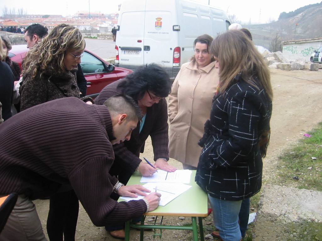 21.01.07La Plataforma Ciudadana en Defensa del Patrimonio de Cabezón de Pisuerga recoge firmas para restaurar el puente romano dañado por varios accidentes de tráfico.