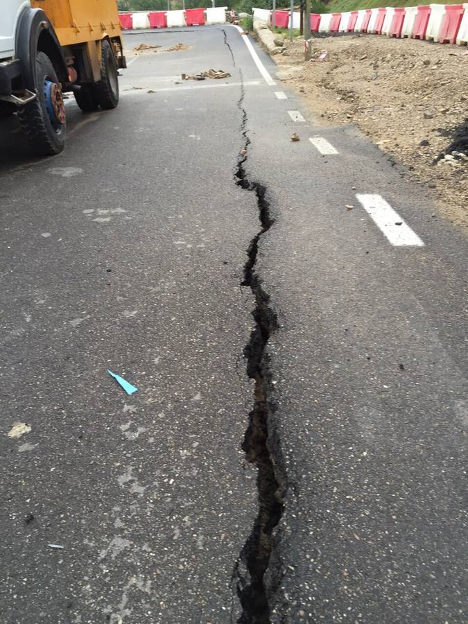 El derrumbe amenaza el puente de Cabezón de Pisuerga (Valladolid)