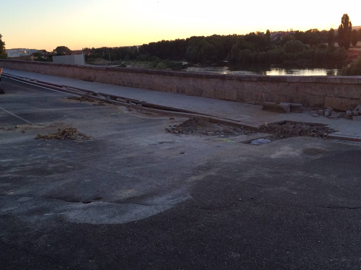 El derrumbe amenaza el puente de Cabezón de Pisuerga (Valladolid)