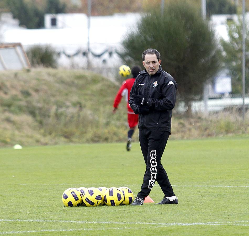 Antonio Gómez. SEGUNDA. Temporada. 2010/2011, 14 partidos, antes de ser sustituido por Torres Gómez y, después, por Resino.