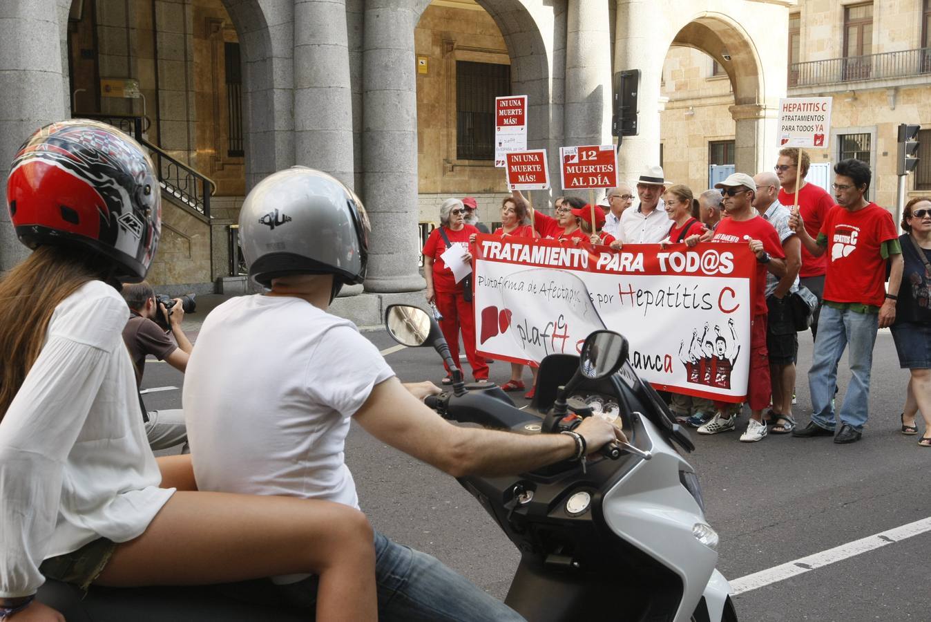 Afectados por la hepatitis C se manifiestan en Salamanca