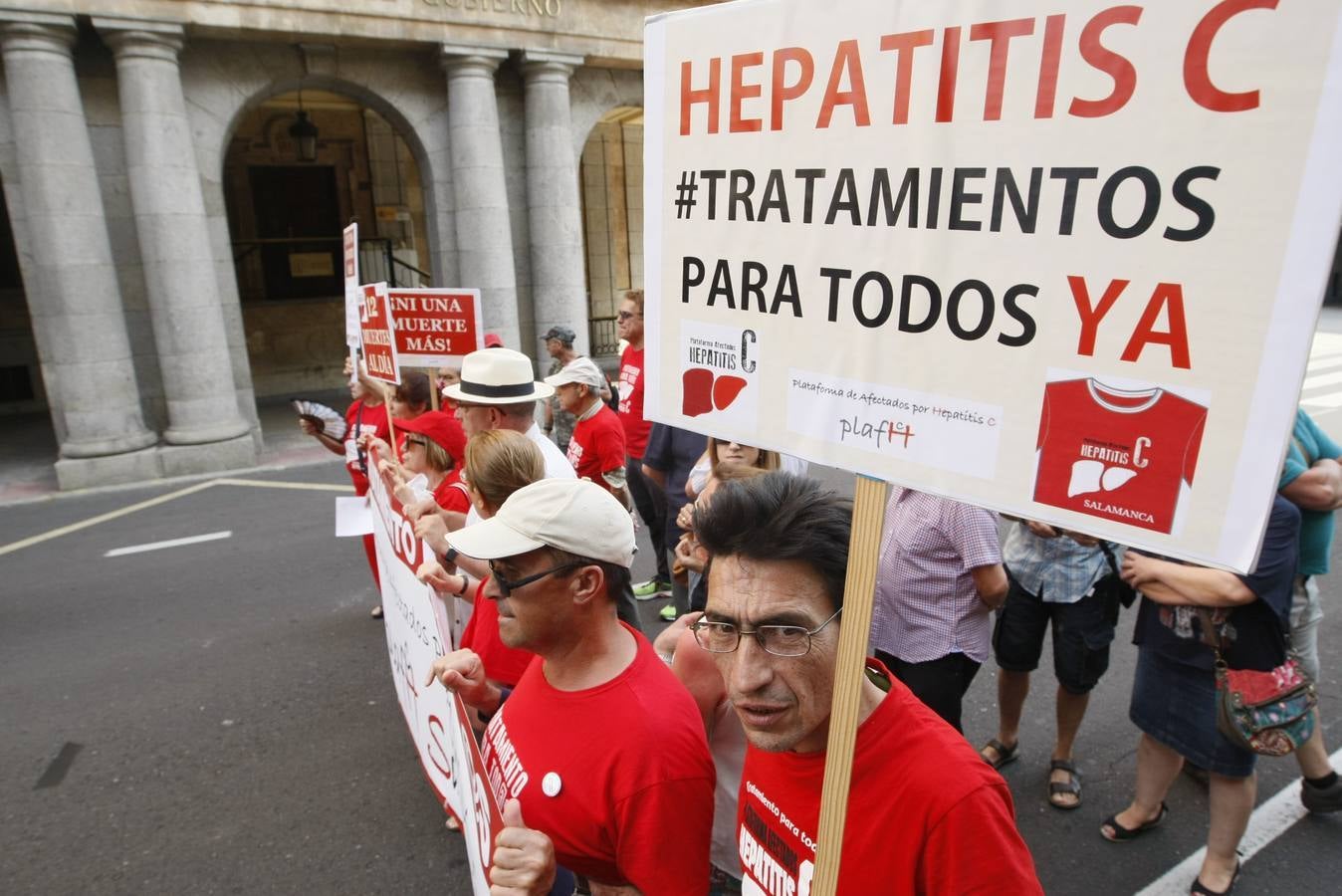 Afectados por la hepatitis C se manifiestan en Salamanca