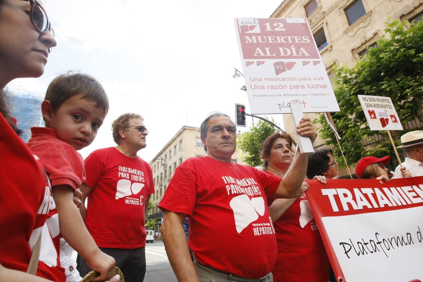 Afectados por la hepatitis C se manifiestan en Salamanca