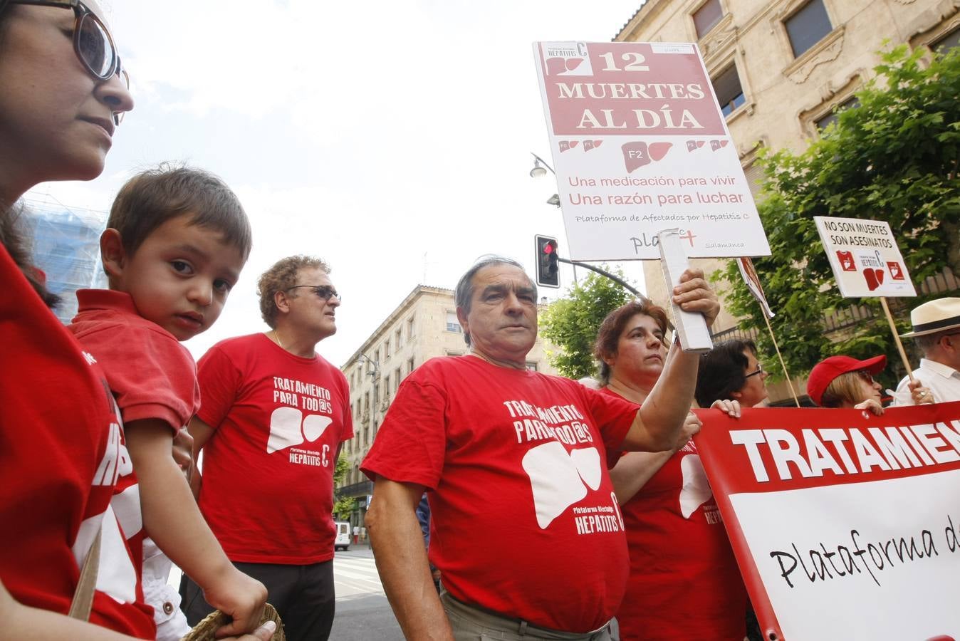 Afectados por la hepatitis C se manifiestan en Salamanca