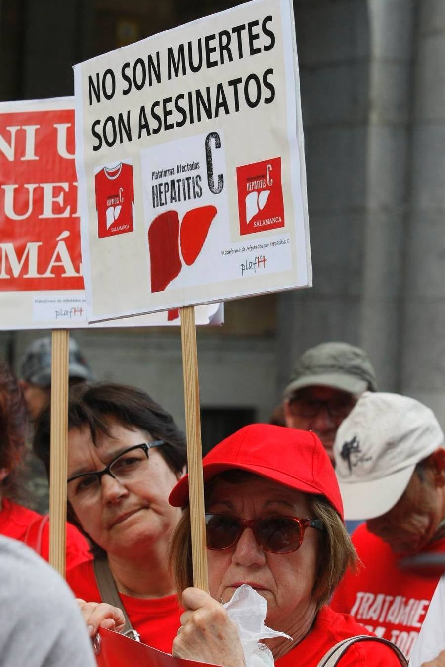 Afectados por la hepatitis C se manifiestan en Salamanca