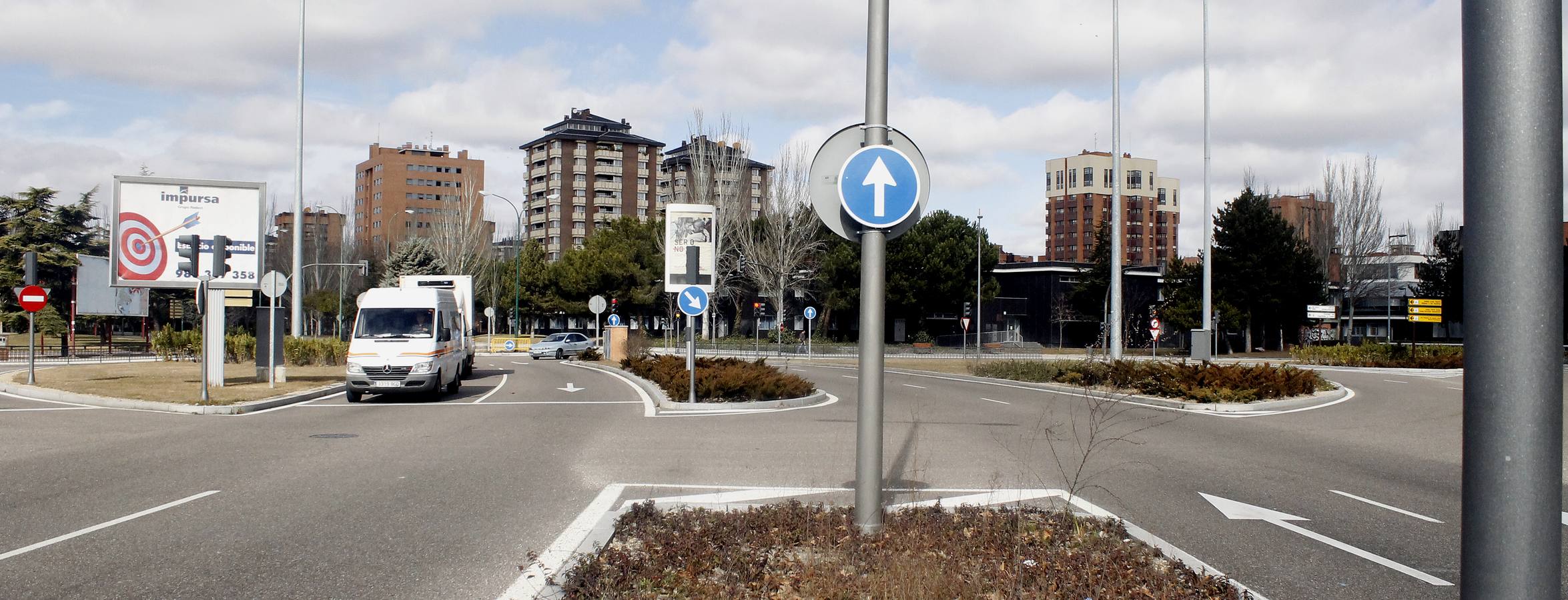 Rotonda en la Avenida de Salamanca.