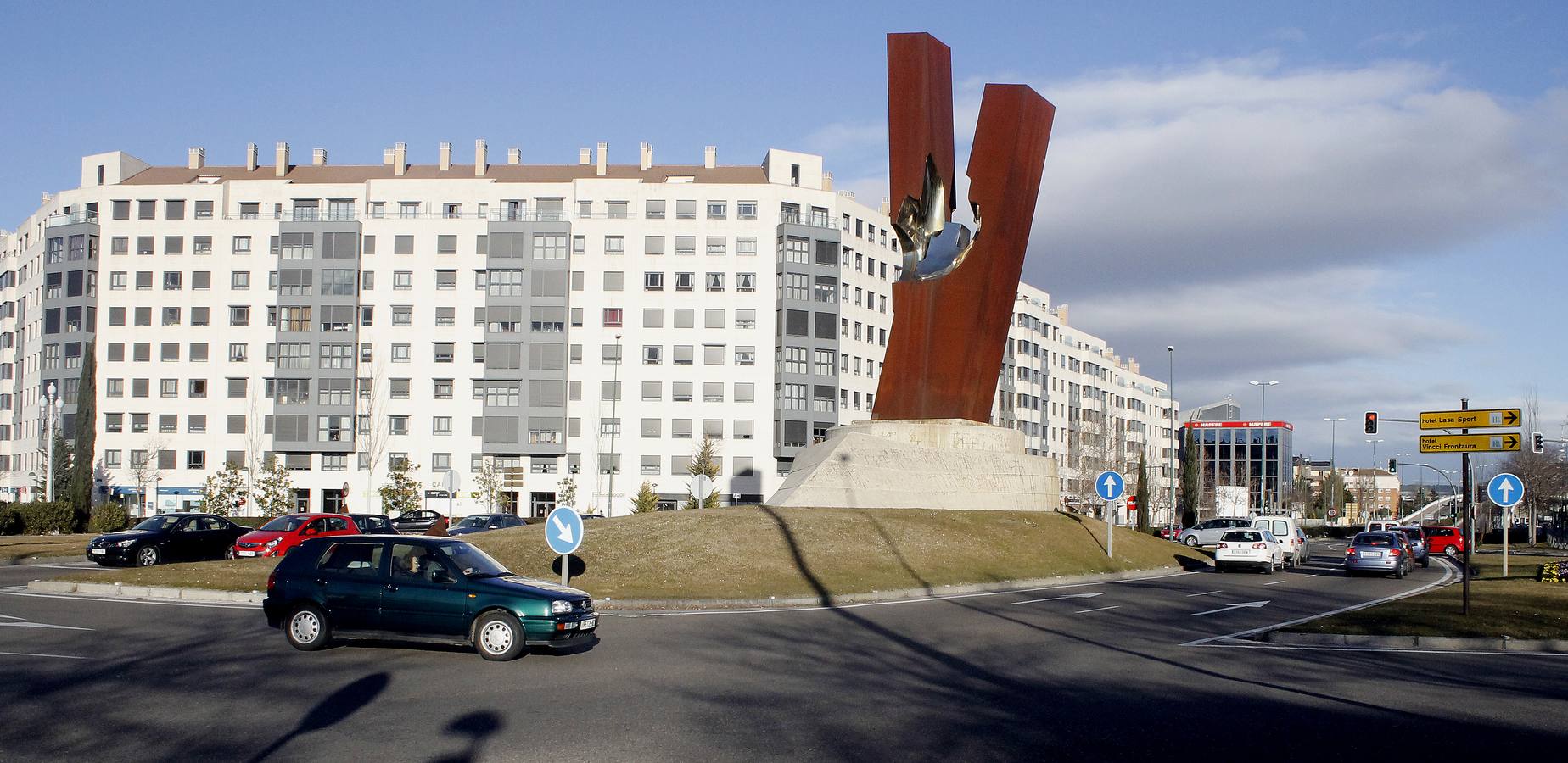 Rotonda de la Avenida de Zamora, junto al centro comercial Vallsur.