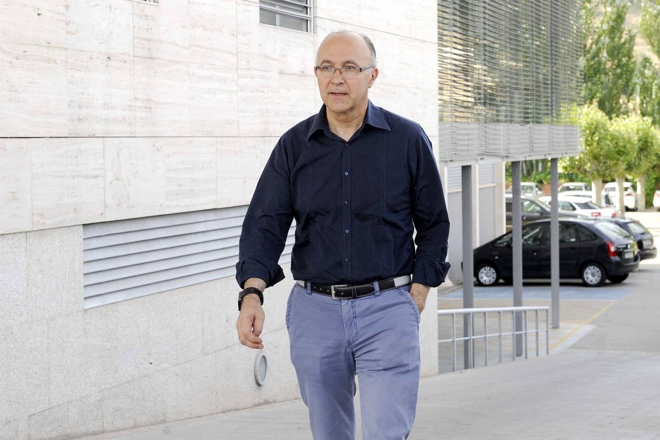 Políticos y personalidades locales visitan el tanatorio con motivo del fallecimiento de Ángel Velasco