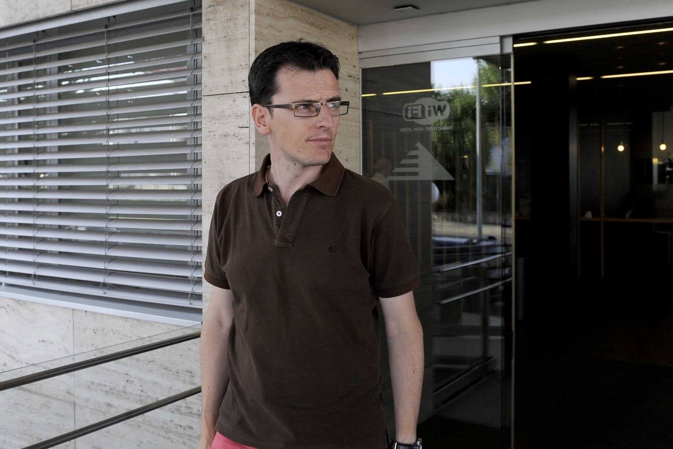 Políticos y personalidades locales visitan el tanatorio con motivo del fallecimiento de Ángel Velasco