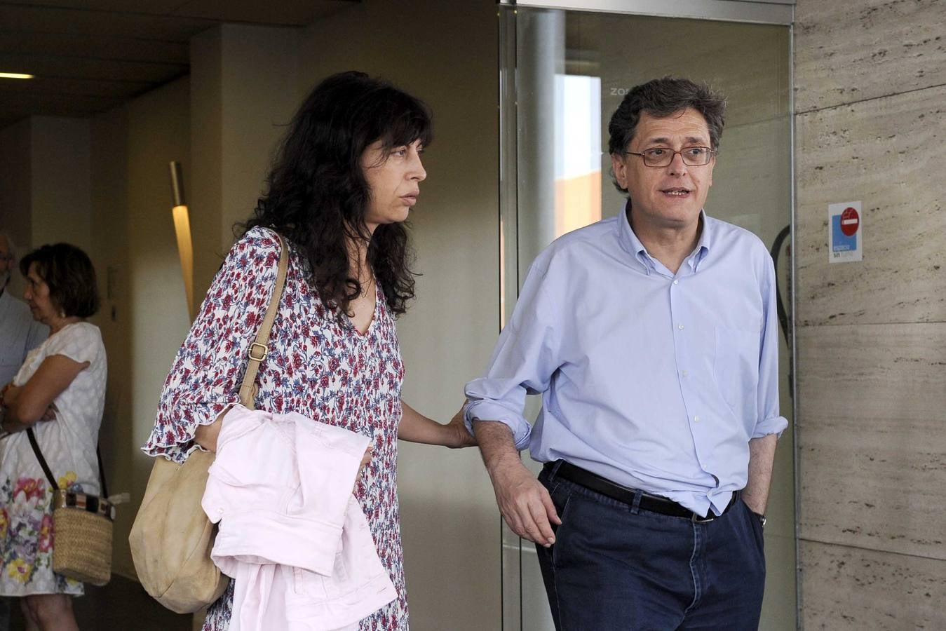 Políticos y personalidades locales visitan el tanatorio con motivo del fallecimiento de Ángel Velasco