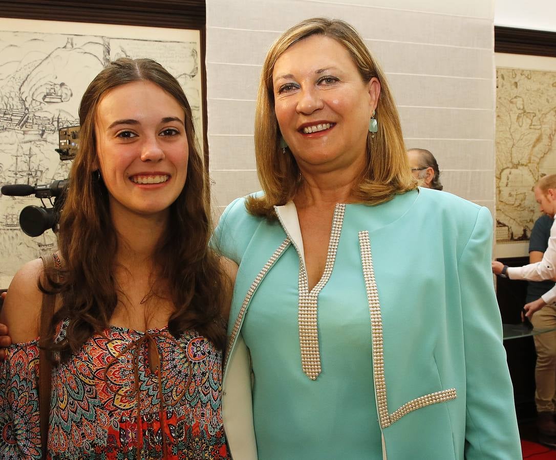 Pilar del Olmo con su hija Carmen Robón del Olmo.