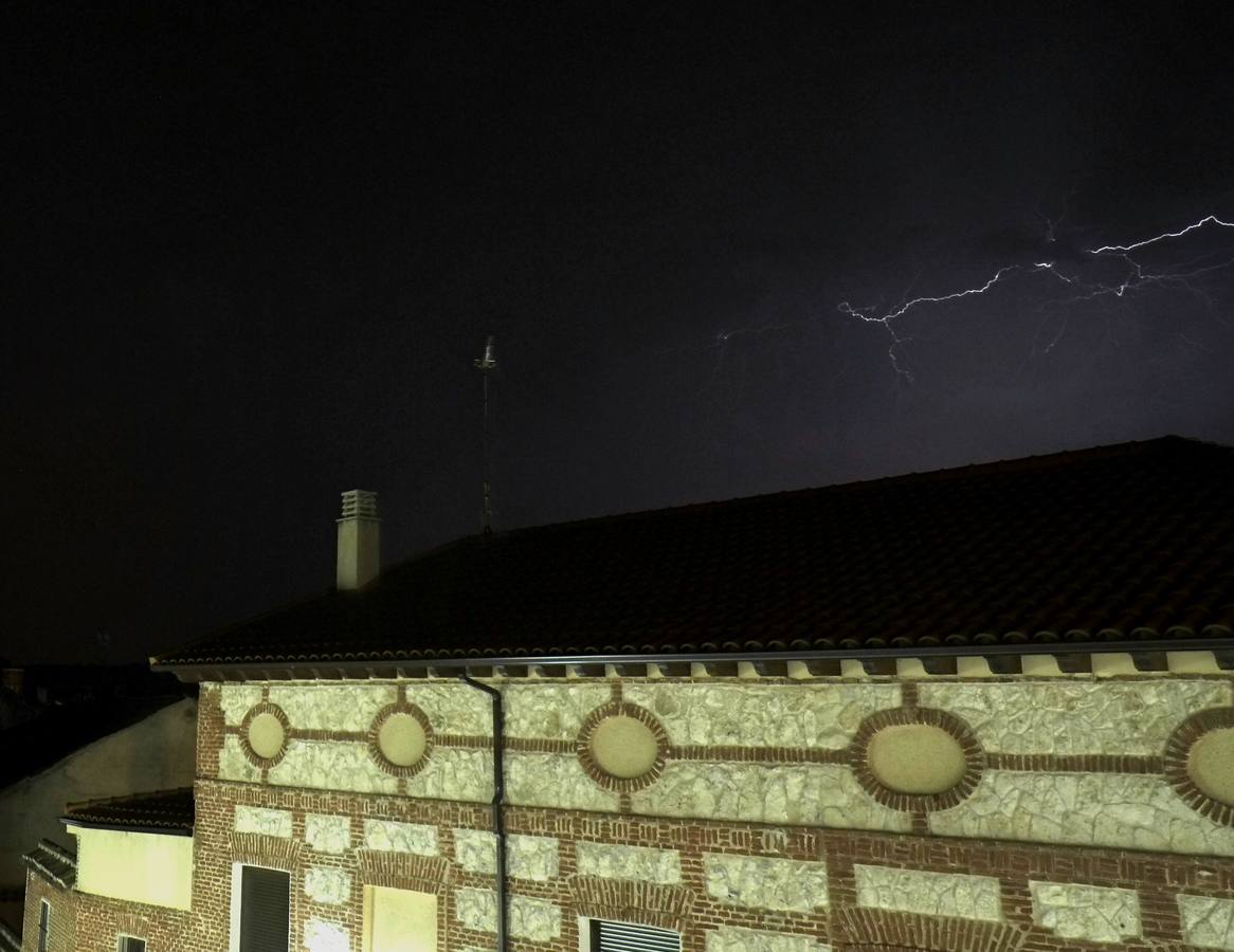 Tormenta eléctrica en Mojados (Valladolid)