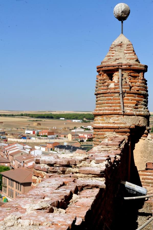 La carcoma se ceba con el artesonado y la torre de la iglesia de Alaejos