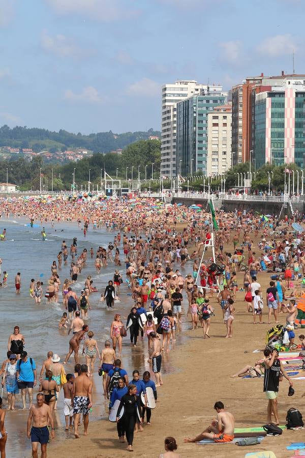 Playa de San Lorenzo en Gijón (Asturias).