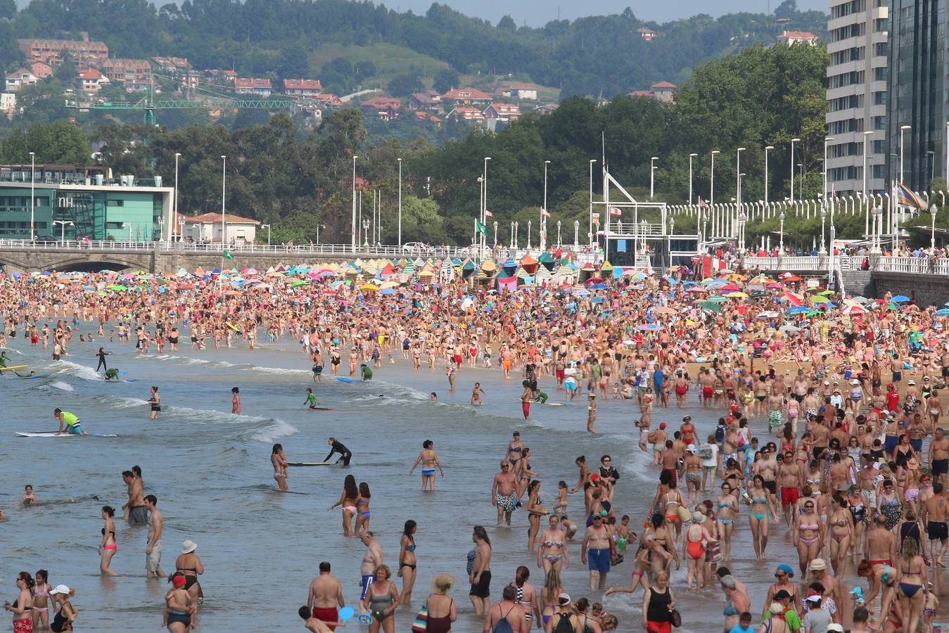 Playa de San Lorenzo en Gijón (Asturias).