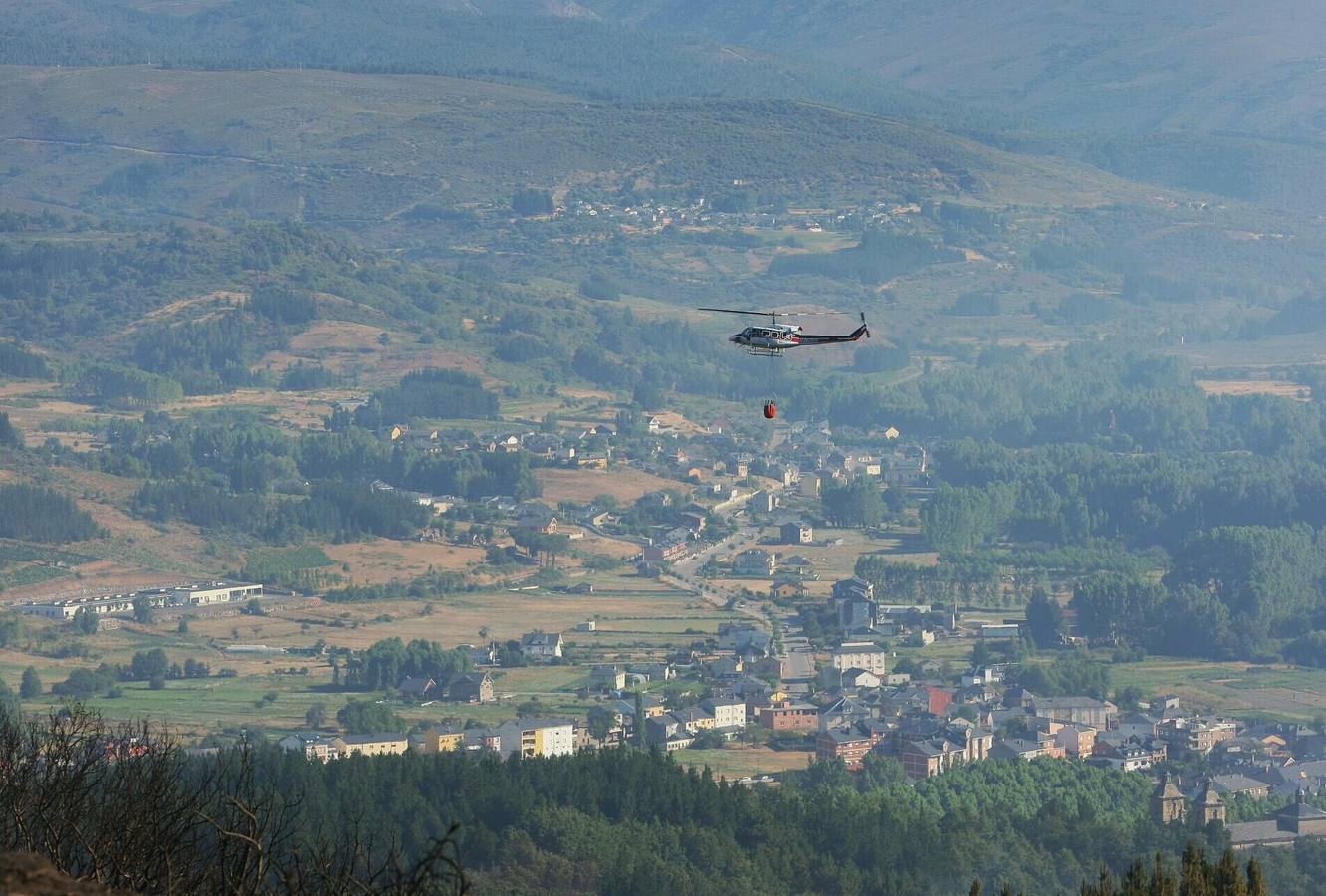 Incendio en la localidad de Vega de Espinareda (León)