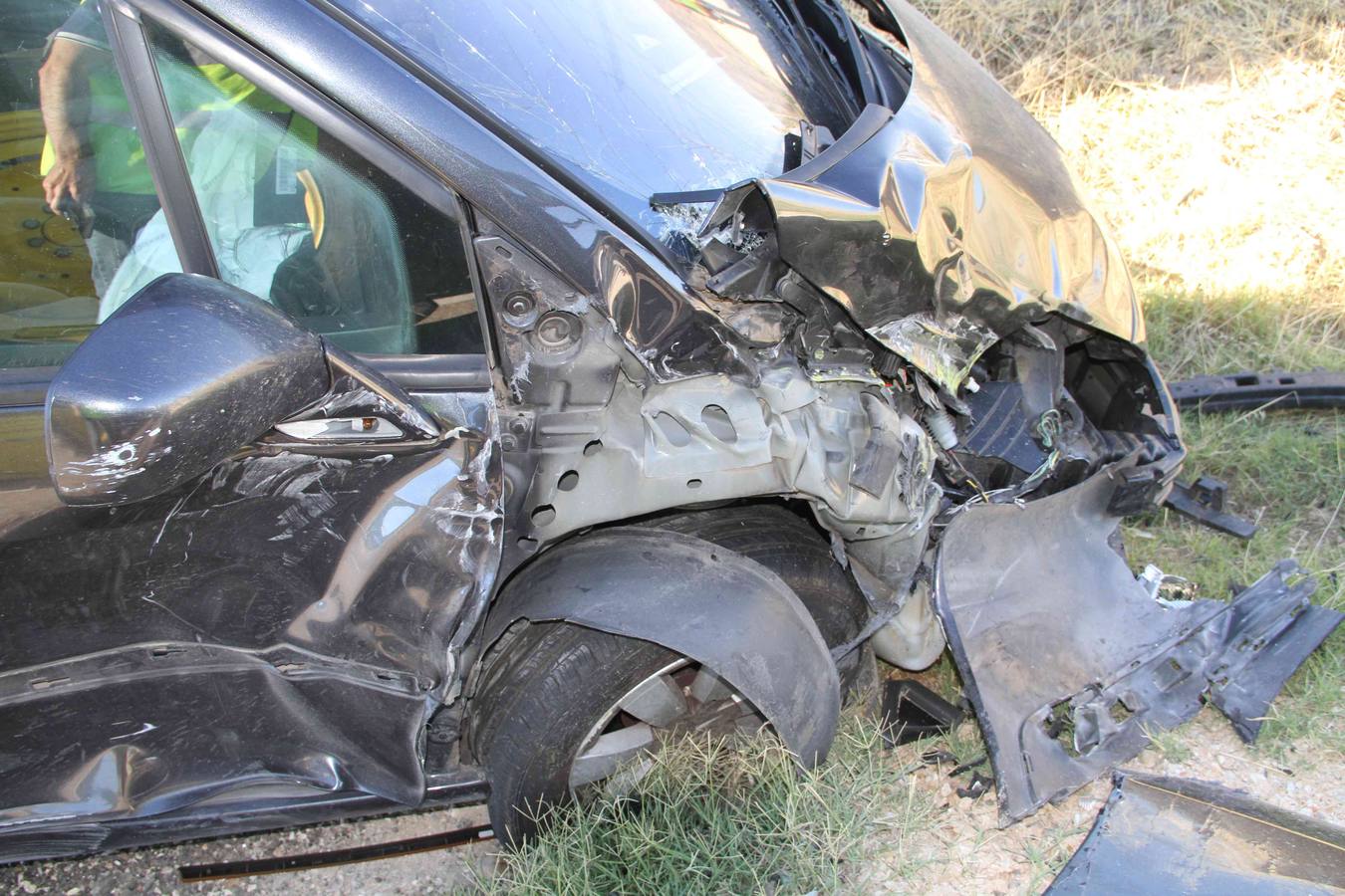 Dos personas heridas en un accidente entre un turismo y un tractor en el término de Peñafiel