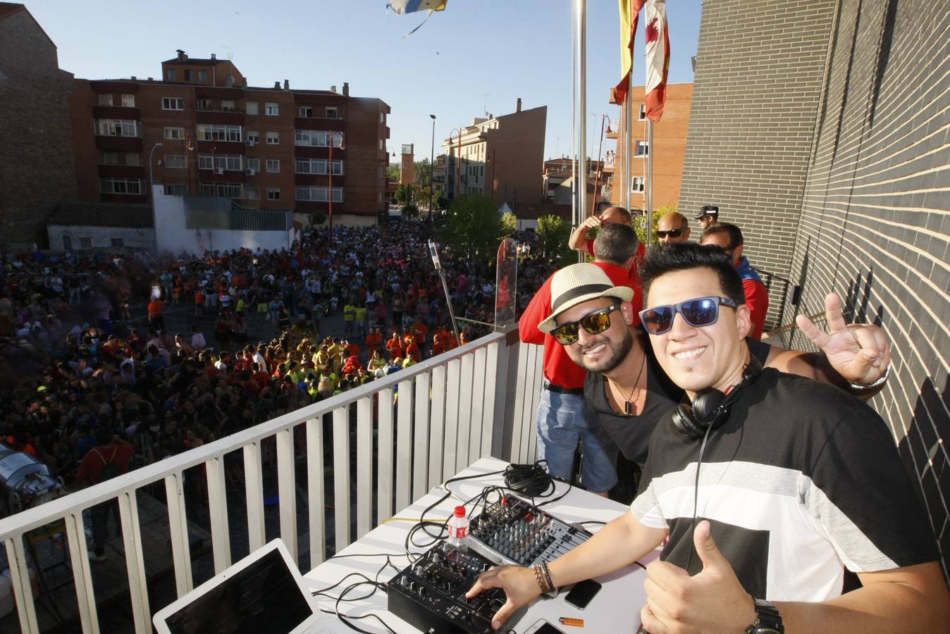 Gran ambiente y diversión en el inicio de las fiestas de Santa Marta de Tormes (Salamanca)