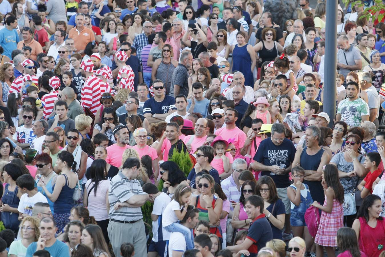 Gran ambiente y diversión en el inicio de las fiestas de Santa Marta de Tormes (Salamanca)