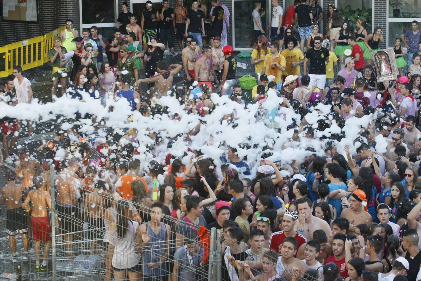 Gran ambiente y diversión en el inicio de las fiestas de Santa Marta de Tormes (Salamanca)