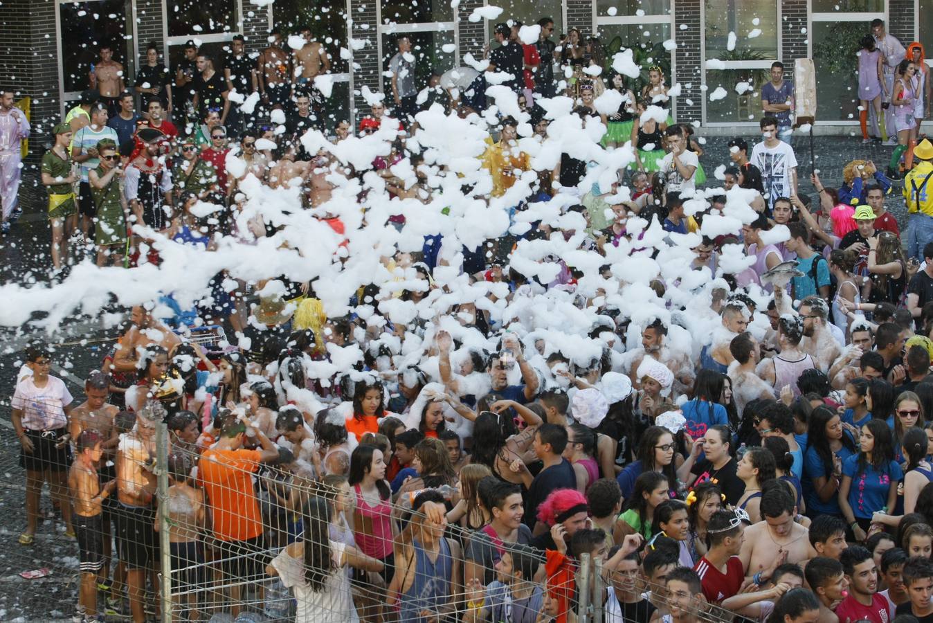 Gran ambiente y diversión en el inicio de las fiestas de Santa Marta de Tormes (Salamanca)