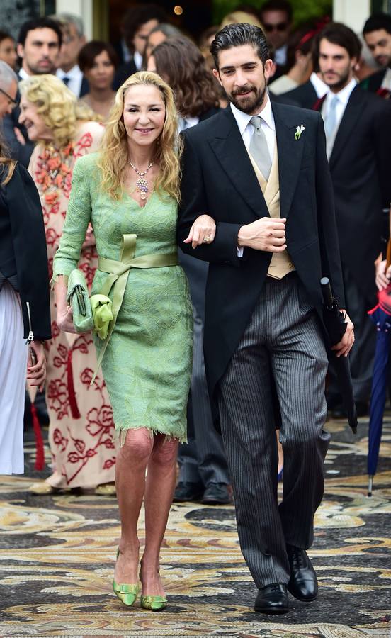 Paola Borromeo y Carlo Borromeo, madre y hermano de la novia.