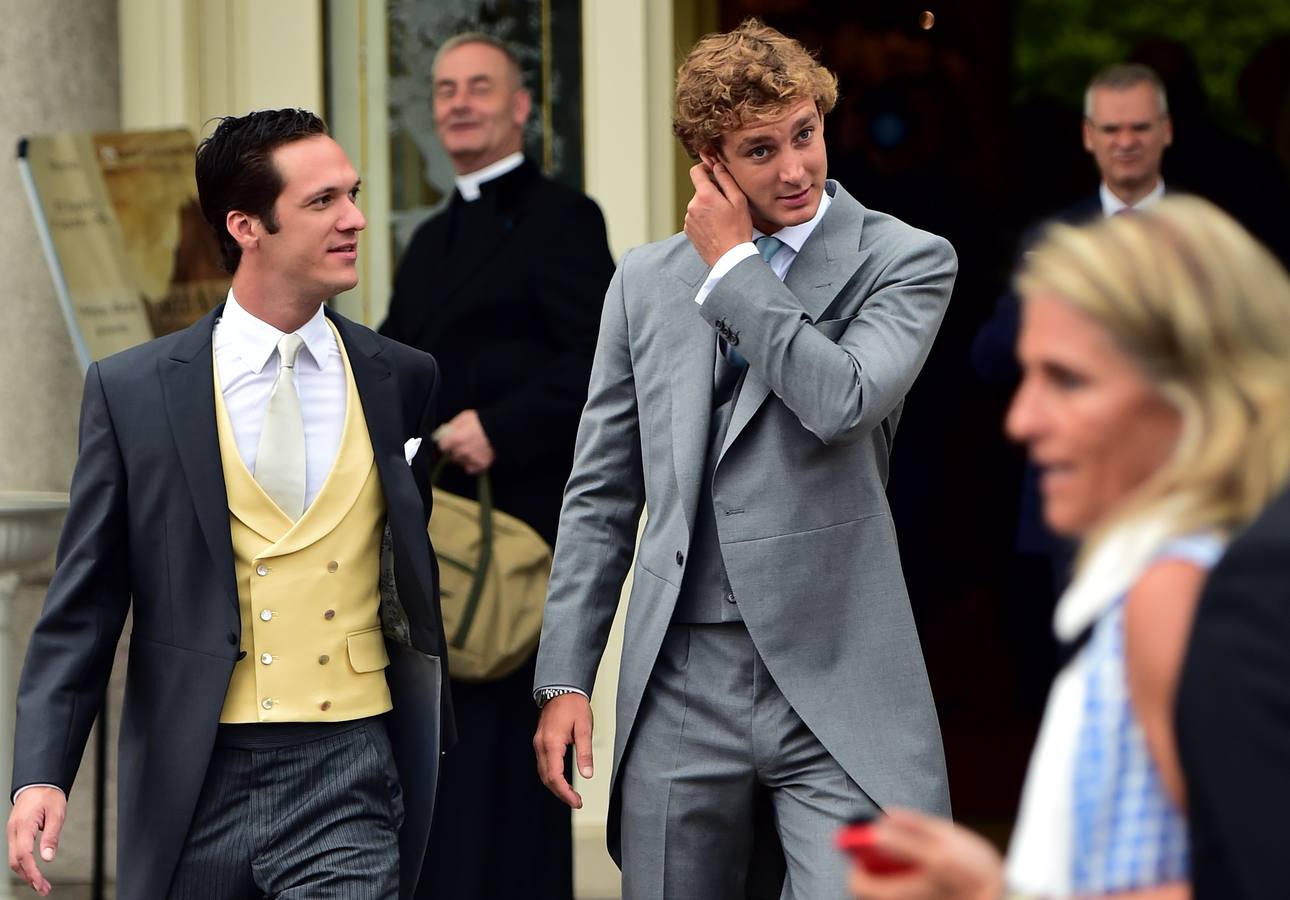 Pierre Casiraghi deja el hotel en su camino a la ceremonia religiosa de su boda con Beatrice Borromeo.