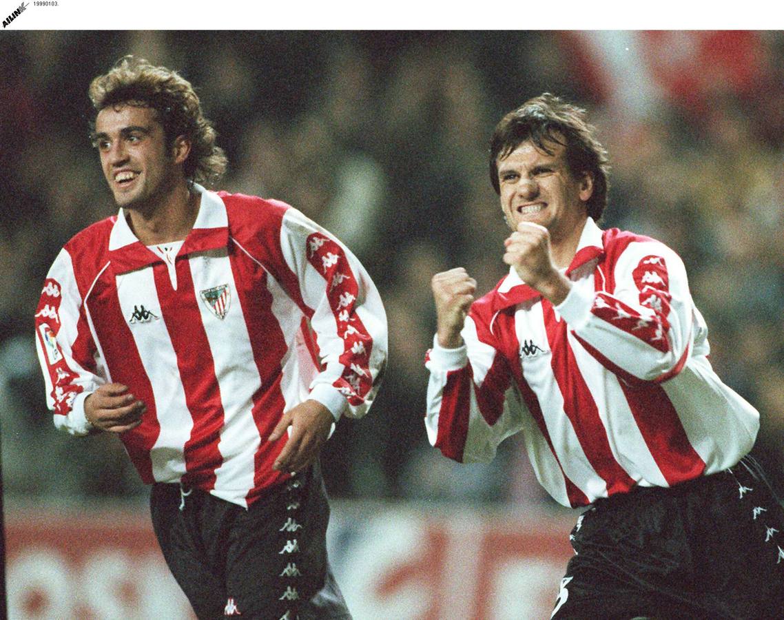 03.01.99 Patxi Ferreira (d) celebrando su gol frente al Valladolid junto a Santi Ezquerro.