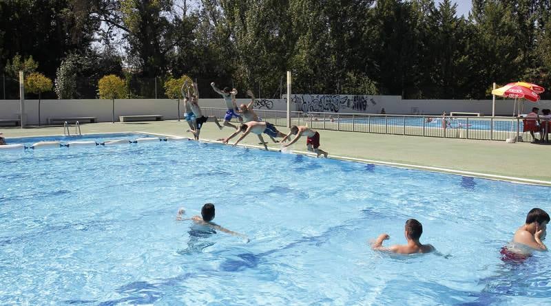 Gran afluencia de público en las piscinas del Sotillo de Palencia