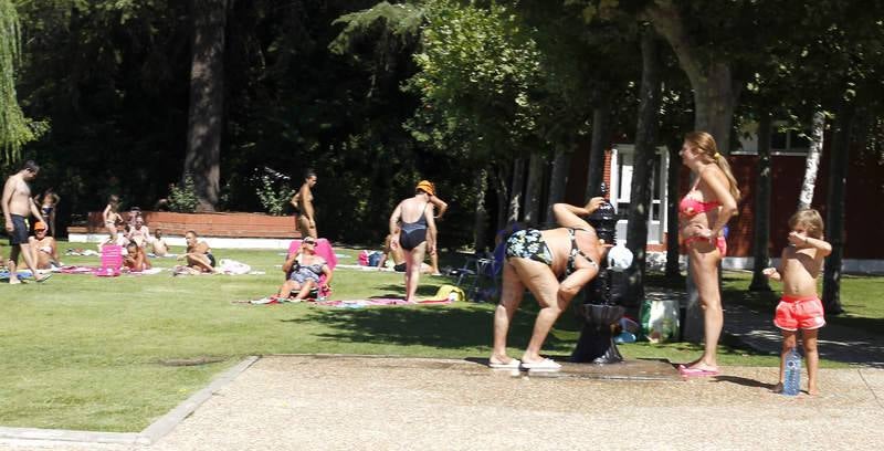 Gran afluencia de público en las piscinas del Sotillo de Palencia