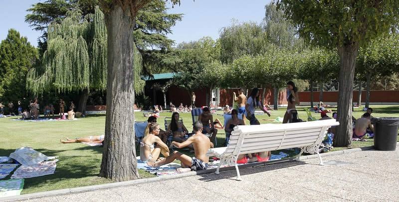 Gran afluencia de público en las piscinas del Sotillo de Palencia