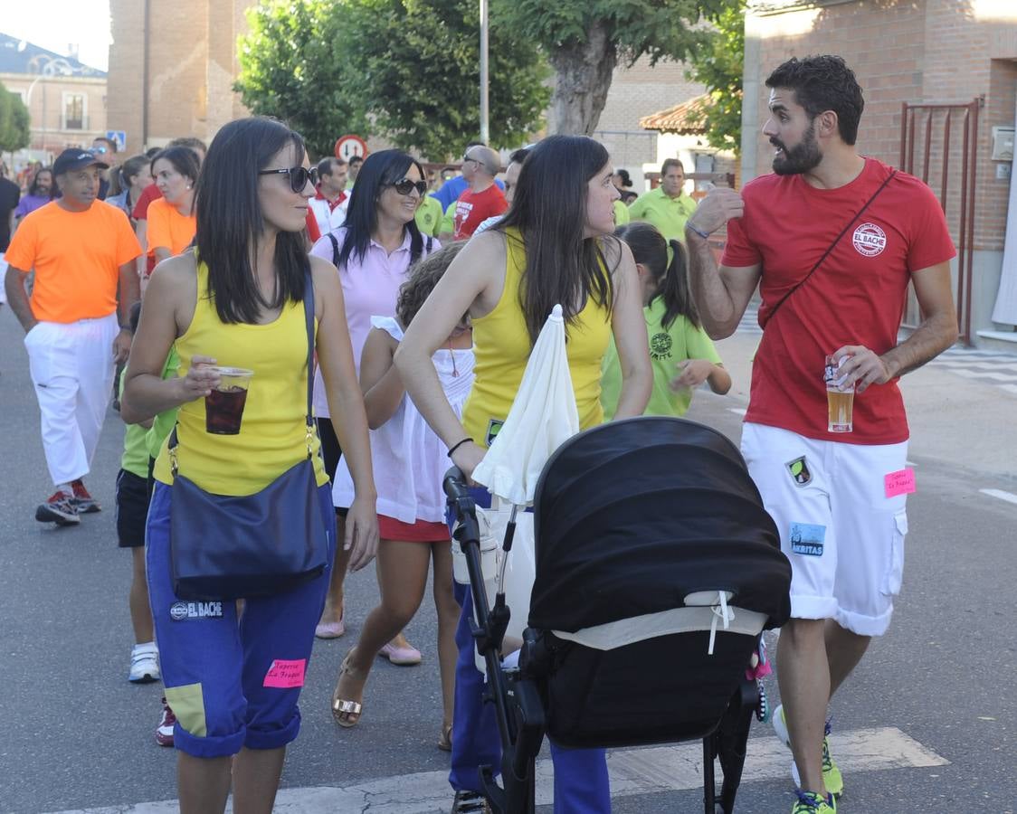 Desfile de peñas en el inicio de las fiestas de La Seca (Valladolid)