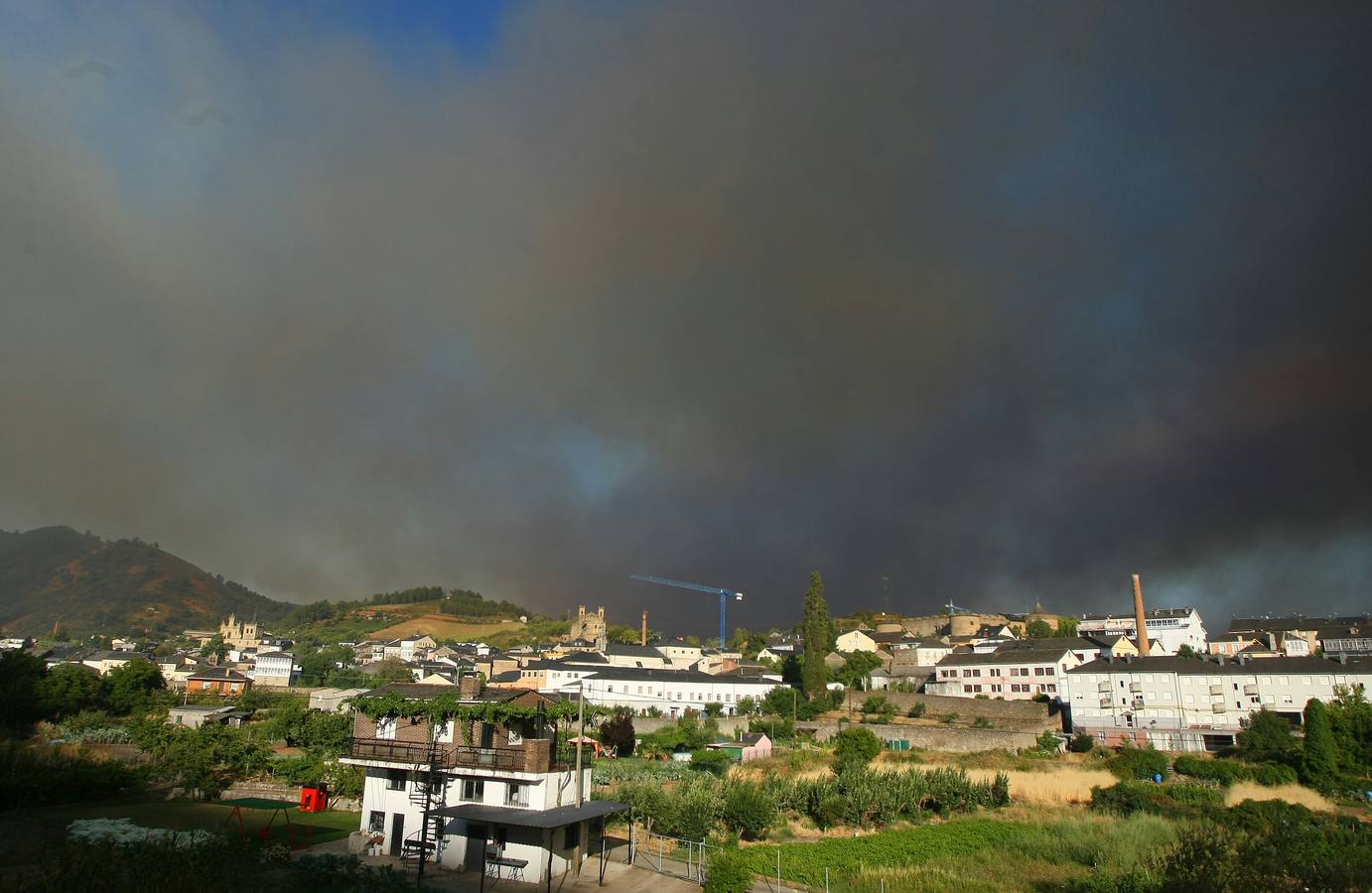 Incendio en Villafranca de El Bierzo (León)