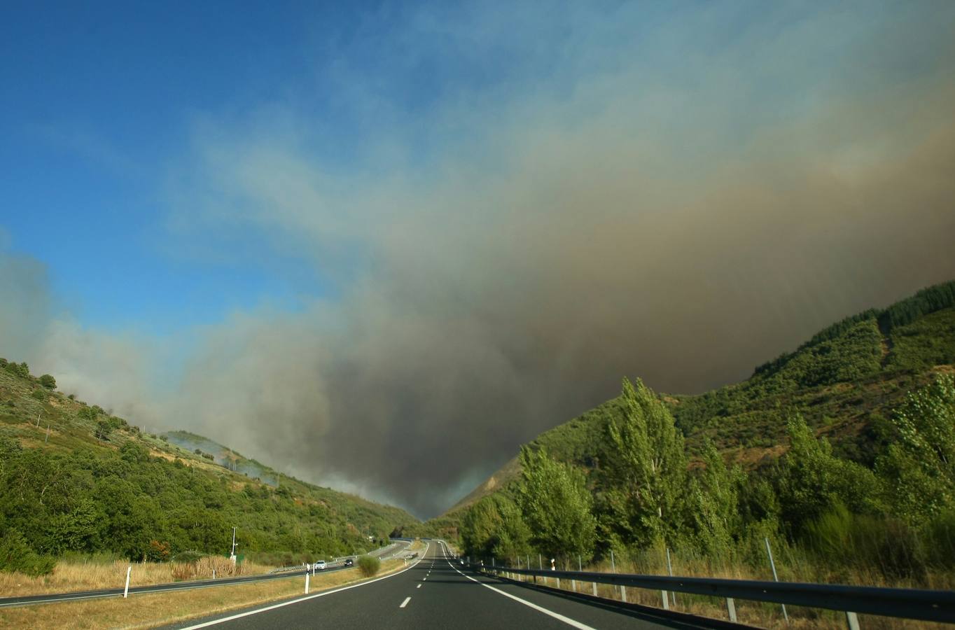 Incendio en Villafranca de El Bierzo (León)